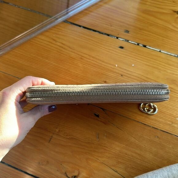 Gucci Wallet - dusty rose with embossed logo - Picture 3 of 8